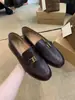 Mocasines de mujer estilo británico 2026 otoño estilo vintage old money hebilla metálica punta redonda sin cordones zapatos de cuero para mujer