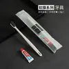 Cepillo de dientes desechable y pasta de dientes específica para hotel dos en uno, set de artículos de tocador en película suave, hecho a medida para casas de huéspedes y hoteles, venta al por mayor desde el fabricante
