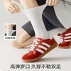 Meias femininas para primavera e outono, feitas de fio de algodão puro, comprimento até a panturrilha, brancas, absorventes de suor, resistentes a odores e antibacterianas, adequadas para uso em negócios e esportes.
