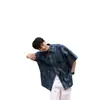 Camisa Retro 2026 Masculina Verão Estilo Hong Kong Estudante Solta Design de Nicho Divertido Nova Roupa Masculina Top Roupa de Fora