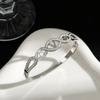 Pulsera europea y americana de alta gama Clover V de moda de acero de titanio para mujer, pulsera simple que no se desvanece, joyería de pulsera abierta