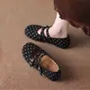 2026 Zapatos de Mujer de Estilo Relajado de un Solo Color Punta Redonda Boca Baja Lunares Casual Suela Suave Zapatos con Aumento Interno de Altura Estilo Coreano
