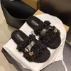 Chinelos de Pelo com Plataforma Fofa de Tira Única para Mulheres, Uso Externo, Novo Estilo Outono/Inverno 2026, Chinelos de Algodão Confortáveis com Fivela de Couro Retrô