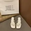 Encuentro Primero Temporada 2026 Verano Nuevas Sandalias de Tira con Punta Cuadrada para Mujer, Chanclas Planas para Uso Casual