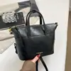 Tendencia Transfronteriza Estilo Coreano Bolso Pequeño Cuadrado de Mano para Mujer Bolso 2026 Otoño Nueva Llegada Color Sólido Bolso de Hombro Simple Bolso Cruzado para Viajes