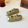 Sapatos Casuais de Couro para Crianças 2025 Verão Novo Bebê Solado Macio Faculdade Crianças Médias e Grandes Sapatos Retro Moda Popular