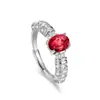 Anel de Zircônia em Corindo Vermelho em Forma de Coração para Mulheres, Luxo Acessível de Alta Qualidade, Moda Nicho, Anel Elegante de Diamante Vermelho em Forma de Coração, Anel de Diamante, Dedo Indicador