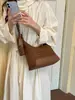 Bolsa de mão grande capacidade com padrão trançado e alça transversal, design de cor sólida simples de nicho, versátil para o trabalho, ombro e mão