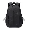 Mochila casual para homens e mulheres, adequada para viagens, atividades ao ar livre, caminhadas e uso diário. Leve, versátil e com grande capacidade, tornando-a ideal para estudantes universitários e montanhismo.