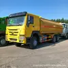 Camión cisterna de aceite HOWO usado para exportación, cisterna de combustible de tres compartimentos de 25,000 litros, camión cisterna de combustible móvil de 10 ruedas