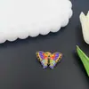 Broche de Metal com Formato de Borboleta Desenho Animado Transfronteiriço Pingente Colorido Padrão Fofo Inseto Fofo Acessórios de Emblema para Roupas