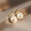 Aretes de Perla Franceses para Mujer 2026 Nuevo Estilo Caliente Gama Alta Lujo Ligero Nicho Aretes de Botón Moda Versátil Accesorios para Pendientes Venta al por Mayor