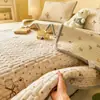 Frazada de Cama de Felpa de Leche de Gasa de Doble Capa Juego de Tres Piezas Dormitorio de Estudiantes Manta de Doble Cara Protector de Colchón y Cama