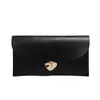 Bolsa Quadrada Pequena de Luxo Estilo Coreano para Revenda Bolsa Feminina Outono 2025 Nova Moda Bolsa Envelope com Fecho Bolsa de Mão Versátil Tendência