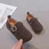 Sapatos infantis de lã Birkenstock, nova coleção primavera 2026, mocassins versáteis para meninos, sapatos pequenos de couro estilo princesa para meninas, estilo coreano