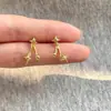Aretes de Circonia Estilo Coreano con Diamantes, Diseño de Nicho, Lujo Ligero, Sensación de Alta Gama, Aretes de Moda para Mujer, Simples y Versátiles, En Stock para Venta al por Mayor