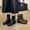 Botas de piel de vaca de primera capa de alta calidad para mujer, colección otoño/invierno 2026, con diseño de hebilla de cinturón, botines cortos y tacón de grosor medio, perfectas para un look de motociclista