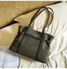 Bolsa Tote Feminina Grande Capacidade em Camurça Transfronteiriça 2026 Tendência Retro Início da Primavera Alça de Couro Moda Bolsa de Ombro