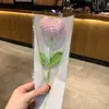 Un Pequeño Ramo de Flores de Hilo Rojo Ganó el Primer Premio en el Día de la Madre, una Recompensa para los Estudiantes en los Exámenes de Ingreso a la Preparatoria y la Universidad, y un Regalo para el Día de la Mujer