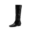 Botas adelgazantes estilo europeo con diseño de pierna ancha, colección de invierno 2026, con tacón bajo grueso, puntera cuadrada, piel genuina, pierna ancha y caña alta