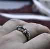 Nuevo Anillo de Plata de Ley 925 con Hebilla de Herradura Patrón Tang Grass Seiko para Hombres y Mujeres Accesorios para la Punta del Dedo Diseño Personalizado de Nicho