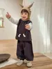 Ropa de Otoño para Bebé Ropa Infantil Otoño 2026 Nuevo Estilo Coreano Ropa Infantil Conjunto de Chaleco de Dibujos Animados y Pantalones de Chándal para Niños