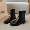 Botas de Salto Alto para Tornozelo Tamanho Grande 981-1 para Mulheres, Novas Botas de Salto Grosso Outono e Inverno, Botas de Couro Femininas, Botas Finas de Bico Quadrado, Botas Femininas de Tamanho Grande