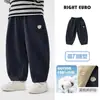 Calças Longas Estilo Europeu para Meninos Roupas Infantis Roupa de Outono Meninos 2026 Novo Estilo Crianças Pequenas Primavera e Outono Calças