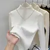Nova coleção Outono/Inverno 2026: Suéter de tricô macio e confortável com gola semi-alta e acabamento franzido, perfeito como camada base ou como um top estiloso e que molda o corpo para mulheres.