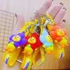 Llavero Famoso en Internet de Oso Fresa Lindo Juguete de Moda Colgante de Muñeca Llavero de Coche Decoración Regalo