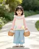 Conjunto de Corazón Tridimensional para Niñas de Primavera y Otoño: Chaleco de Corazón Macaron y Pantalones de Pierna Ancha con Encaje, Atuendo Elegante para Bebés Niñas
