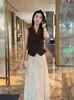 Traje Elegante de Alta Gama Estilo Coreano para Mujer Verano 2026 Top sin Mangas de Cuello en V y Falda de Encaje Calado Conjunto de Dos Piezas