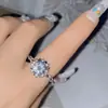 Um dois três Mary me anel de casamento de diamante artificial de alto carbono feminino luxo leve anel de flor de verão com zircônia 3A completa