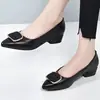 Nueva colección primavera/verano 2026: zapatos de vestir de piel suave para mujer, tacón medio, punta fina, zapatos de piel de suela plana, tacón bajo, mocasines de suela blanda