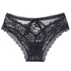 Calcinha Feminina de Renda com Recortes Transpassados nas Costas, Cintura Baixa, Borda de Renda, Roupas Íntimas Europeias e Americanas de Comércio Exterior Transfronteiriço, Modelo Tanga de Cobertura Média