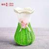 Venta al por mayor flor falsa ratán adornos cesta de flores maceta de plástico sala de estar arreglo floral jarrón tejido paja decorativa cesta de flores secas