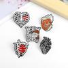 Europa y Estados Unidos broche de colección con forma de corazón visceral de hueso caliente insignia de ambiente divertido de Halloween accesorios de traje