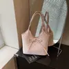 Item popular de comércio exterior: Bolsa bucket de moda poá, novo modelo de verão 2026, bolsa de ombro tote versátil casual para o dia a dia feminino