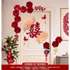 Decoraciones de personaje "Doble Felicidad" aterciopeladas para dormitorios, marcos de puerta de habitación de bodas y puertas de armarios, con arreglos florales de boda y flores artificiales