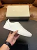 Zapatillas casuales de cuero para hombre con parte superior de patrón lichi, marca GA, suela de goma blanca, sencillas y versátiles para el uso diario