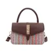Bolsa quadrada pequena com aba em couro matelassê estilo Chanel para mulheres, com fecho giratório, disponível para atacado e em estoque