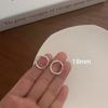 Pendientes de aro con agujeros que levantan las orejas Pendientes de aro lisos que combinan con todo Estilo simple y frío Elegantes hebillas redondas para las orejas Pendientes de moda para hombres y mujeres Clavos para el cartílago de la oreja