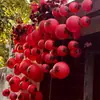Linternas Rojas de Caracteres para Bodas Decoración de Patio de Boda Arreglo Cadena de Linternas Ambiente Rojo Fotografía de Celebración de Boda China