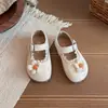 Sapatos de Couro com Flores para Meninas Pequenas 2026 Nova Coleção Primavera/Outono Sapatos Infantis Sapatos de Princesa para Meninas Pequenas Sapatos Macios para Bebês
