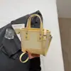 Bolso pequeño súper popular para mujer, nuevo modelo de primavera 2026, bolso de hombro de alta gama para el día a día, exquisito bolso cruzado tipo cubo