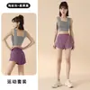 Conjunto de Ropa Deportiva de Verano para Mujer con Chaleco de Sujetador Incorporado Pantalones Cortos de Falso Dos Piezas Cintura Alta Secado Rápido Ropa para Fitness Correr por la Mañana Yoga