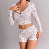 Traje de duas peças novo para primavera e verão de 2025: cardigã justo com renda floral pura e confortável e shorts cintura alta