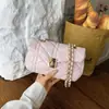 Bolso de Hombro de Cuero con Cera al Aceite Estilo Francés para Mujer, Nuevo Modelo Verano 2026, Bolso Cuadrado Pequeño con Bordado Acolchado, Bolso Cruzado con Cadena para Viajar