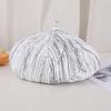 Sombrero Casual Minimalista Coreano con Pliegues Florales de Nicho para Mujer, Hace que la Cara se Vea Más Pequeña, Sombrero de Cubo Retro Artista Versátil para Viaje