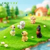 Paisagem em miniatura apresentando adoráveis figuras de filhotes de golden retriever e Lulu da Pomerânia, perfeitas para jardinagem, paisagismo, decorações DIY, enfeites de pendurar e pequenas peças decorativas